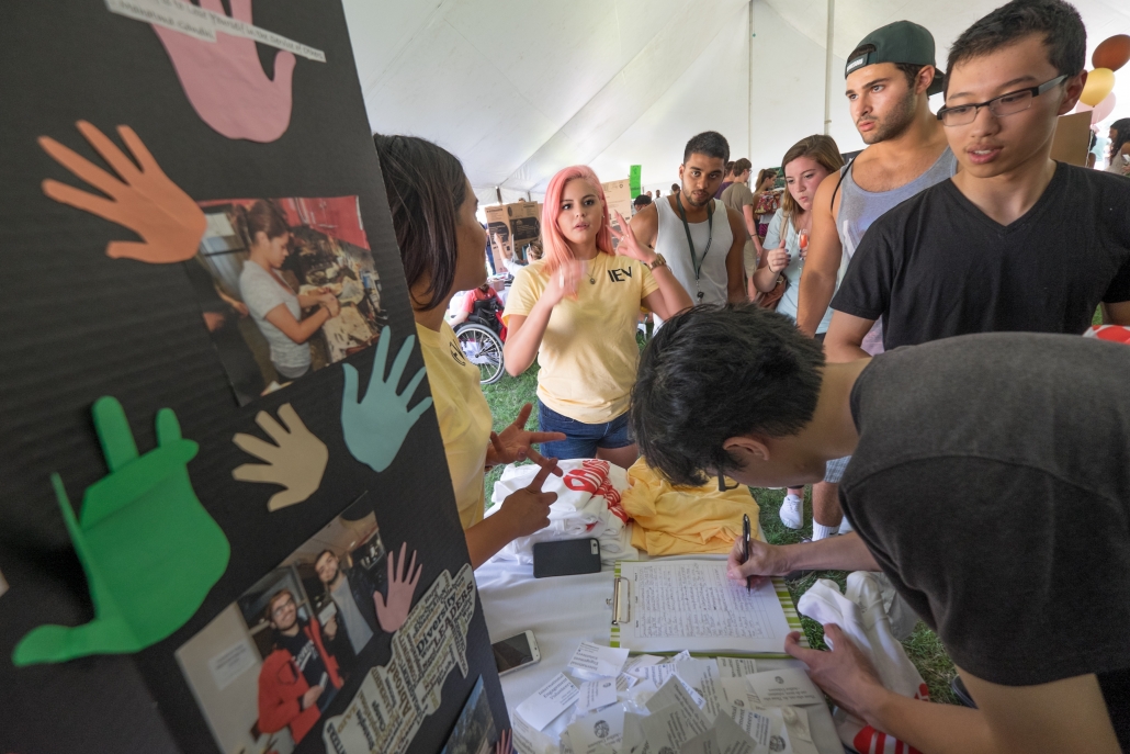 Students sign up for clubs at Sparticipation